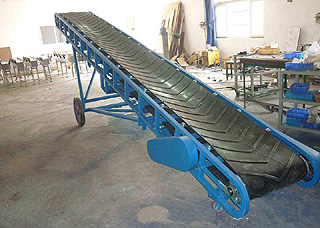 移動(dòng)式輸送機(jī)